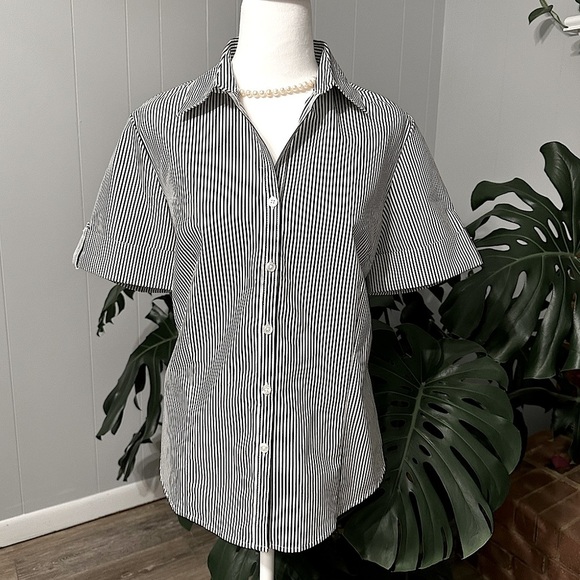 🛍️ George Stretches short sleeve button shirt with excellent condition. - Picture 1 of 6